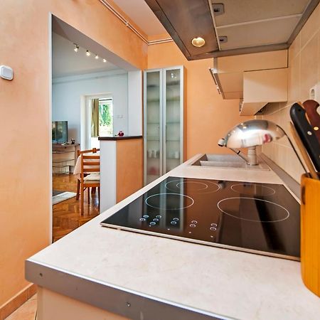Apartman Klara Ровин Екстериор снимка
