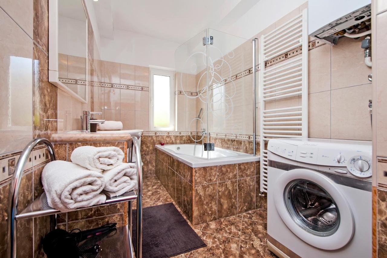 Apartman Klara Ровин Екстериор снимка