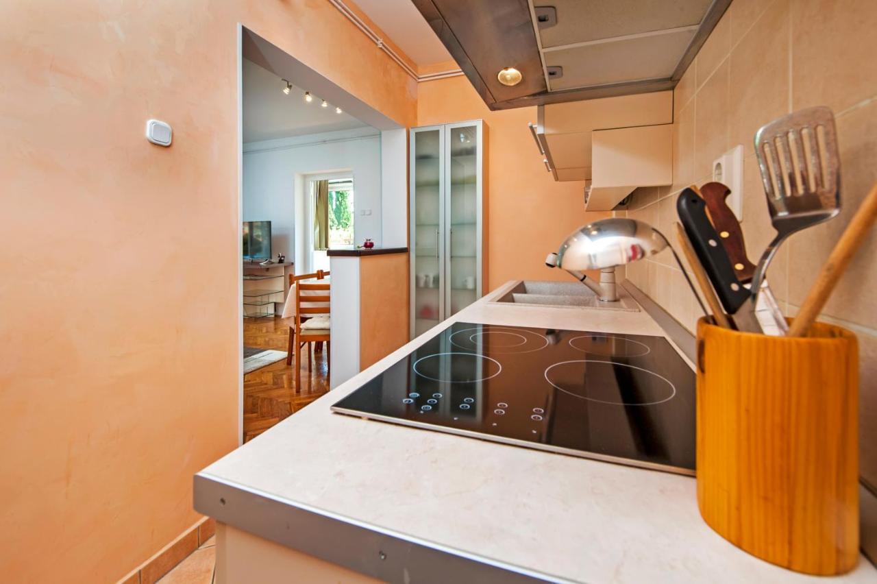 Apartman Klara Ровин Екстериор снимка